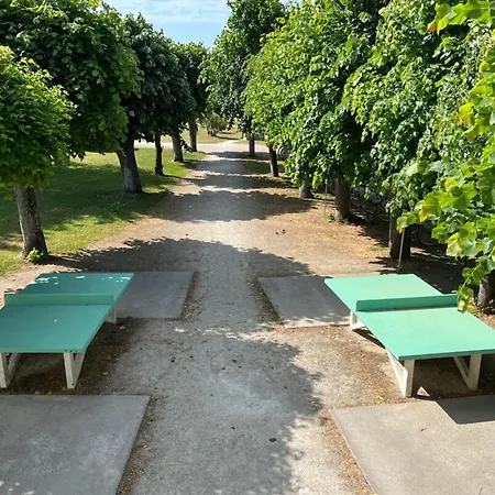 In 4 With Heated Swimming Pool Parking *