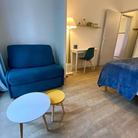 In 4 With Heated Swimming Pool Parking Holiday home
