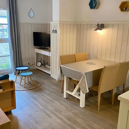 In 4 With Heated Swimming Pool Parking Holiday home *